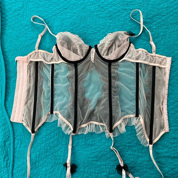 VS pink corset - Picture 4 of 4